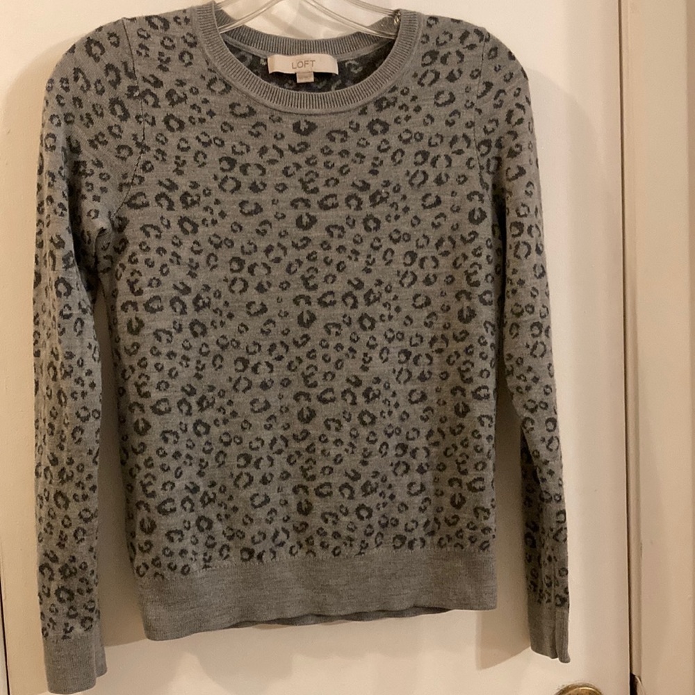 🟪 LOFT Women’s Leopard Print Fitted Sweater (size XS)